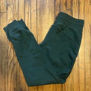 🍋lululemon dark green scuba jogger